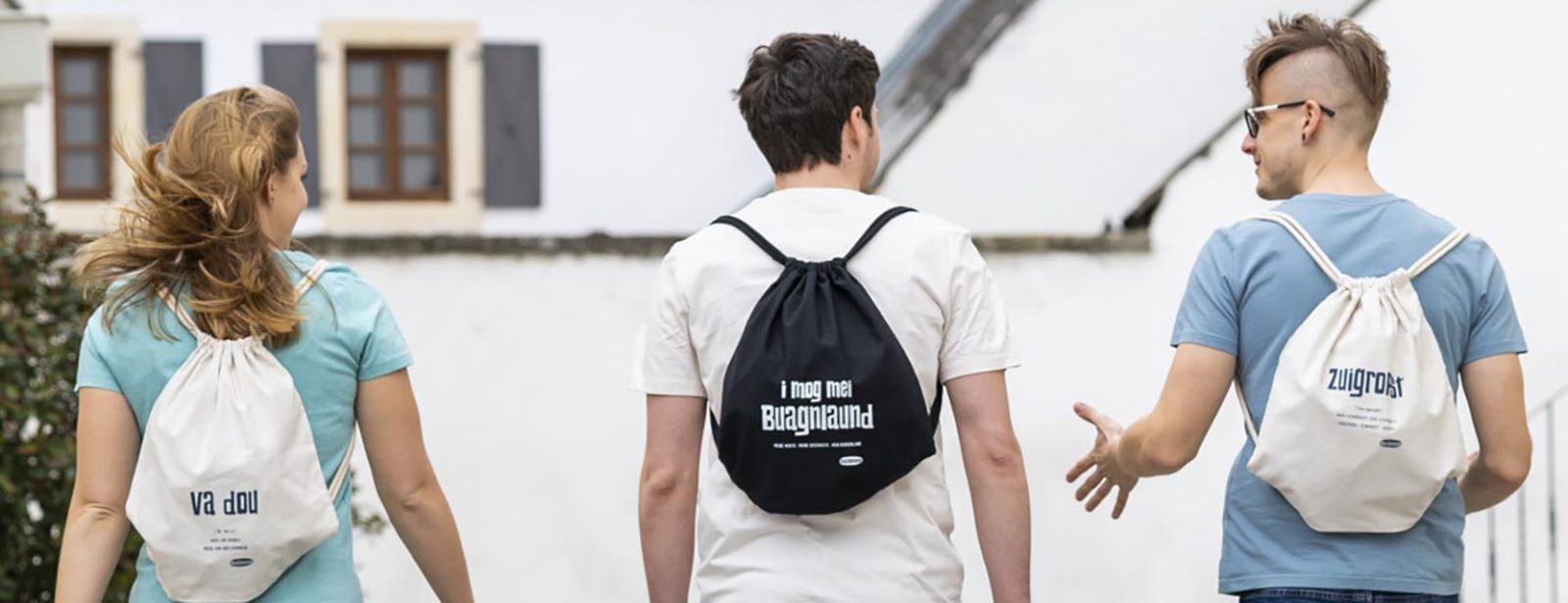 OstSeele - Junge Models mit Mundart-ShirtsOstSeele - Junge Models mit Mundart-Shirts